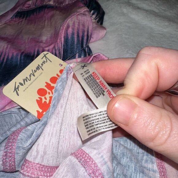 FP Movement Heatwave V Neck Pink Blue Tie Dye Tee Large NWT - Picture 6 of 9